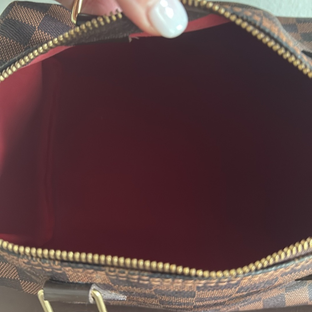 LOUIS VUITTON speedy 30 Damier. Authentic
EUC - Picture 5 of 10